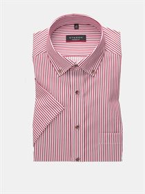 Eterna kortærmet rød og hvid stribet twill skjorte. Modern Fit 3884 56 C193 med button-down krave